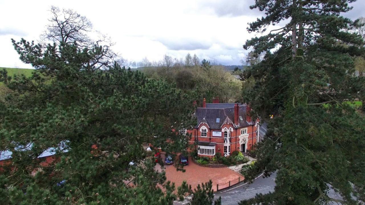 The Old Hunting Lodge At The Talbot Inn Tenbury Bagian luar foto